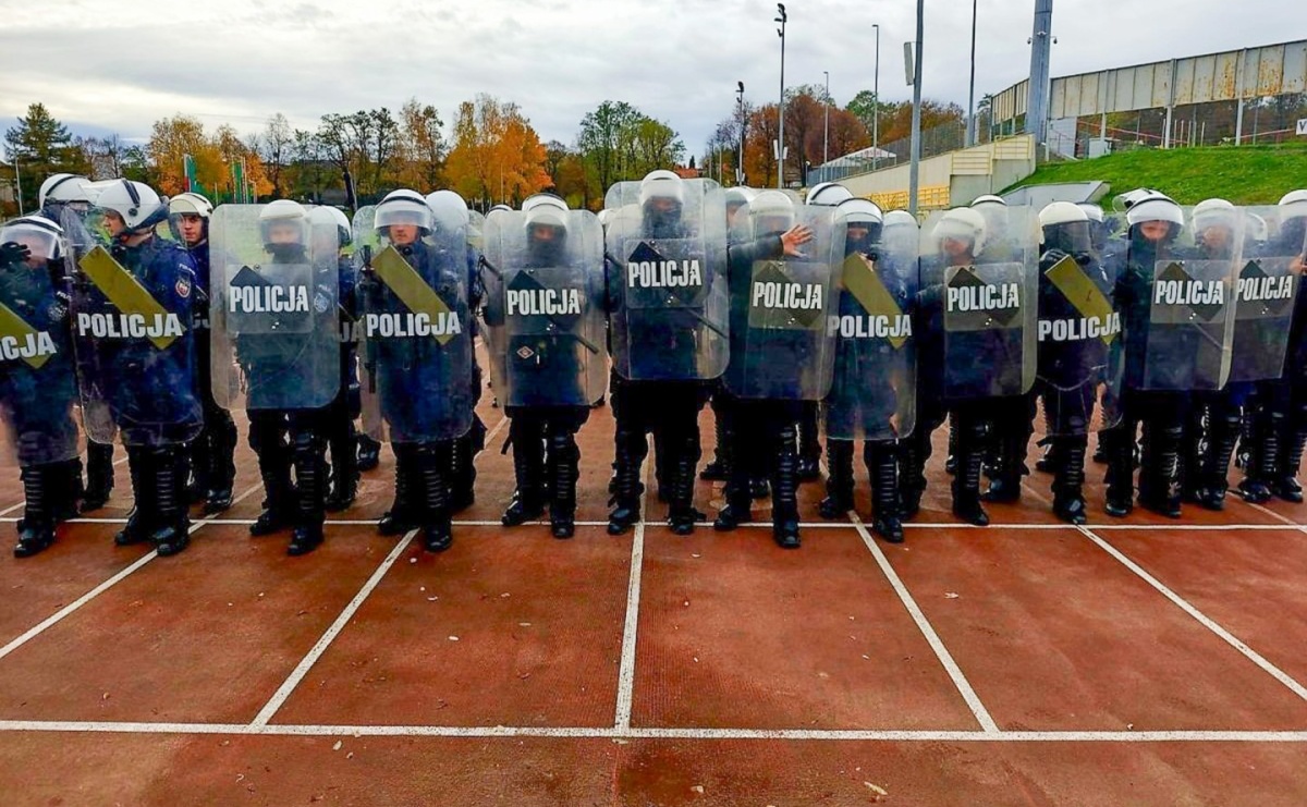 Policjanci z Raciborza, Wodzisławia i Rybnika szkolili się na stadionie w Rybniku - Serwis informacyjny z Raciborza - naszraciborz.pl