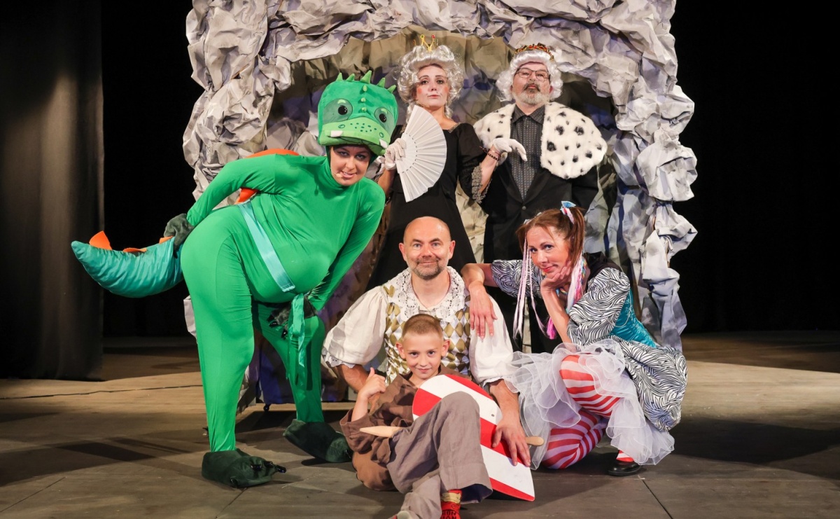 Spektakl dla dzieci SMOK W BUTACH w niedzielę 9 listopada na deskach Strzechy - Serwis informacyjny z Raciborza - naszraciborz.pl