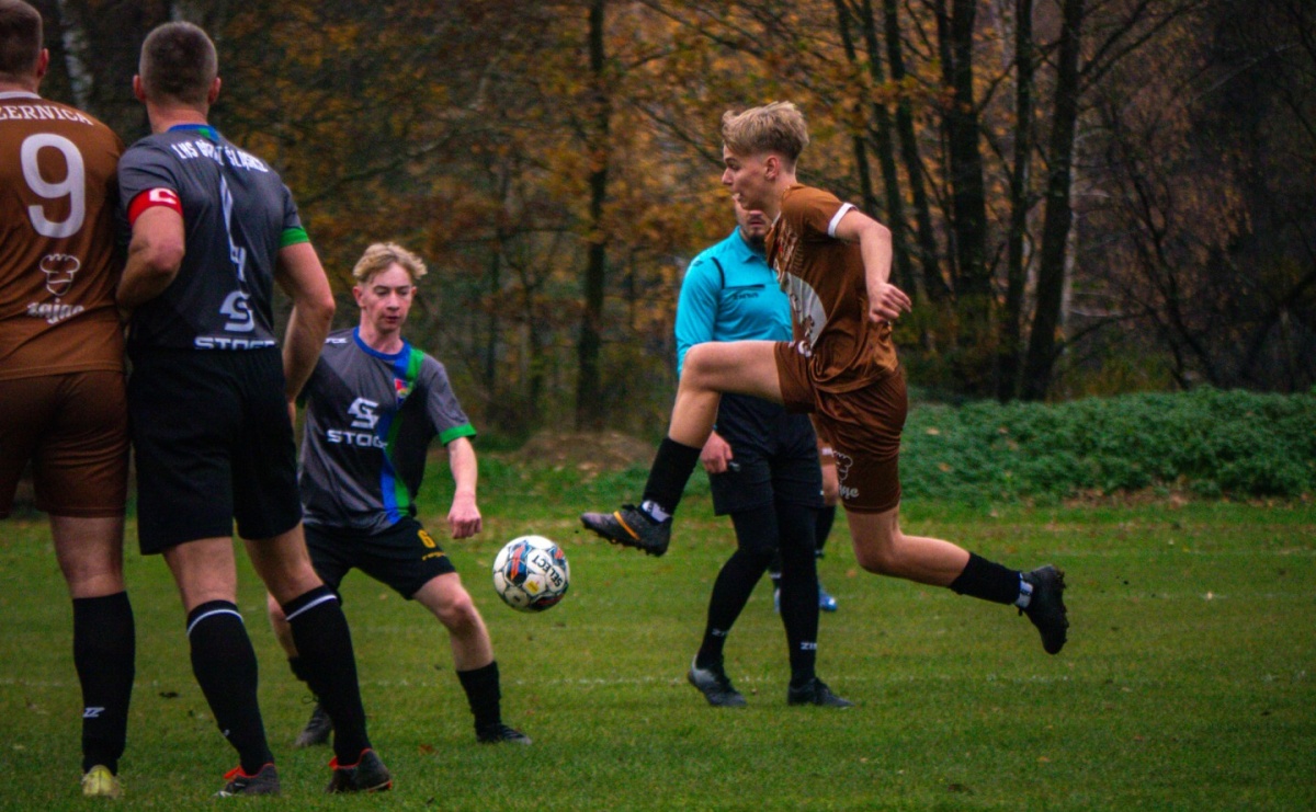Remontada w Górkach Śląskich. Rezerwy Zameczku odwróciły losy meczu [FOTO] - Serwis informacyjny z Raciborza - naszraciborz.pl