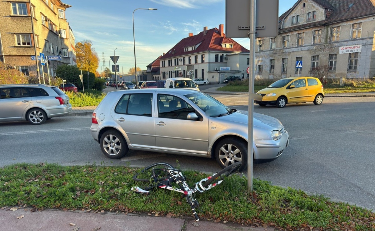 Potrącenie rowerzysty na skrzyżowaniu Kościuszki i Eichendorffa w Raciborzu - Serwis informacyjny z Raciborza - naszraciborz.pl