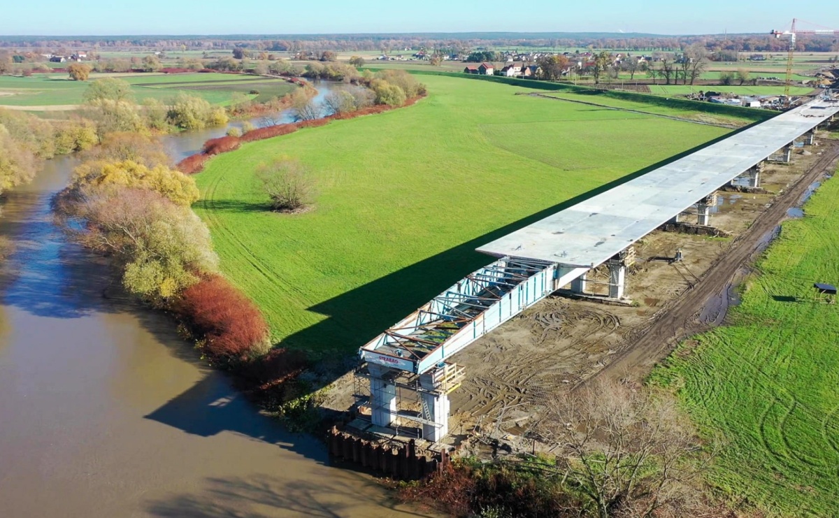 Budowa mostu pod Raciborzem. Budowlańcy przekroczyli półmetek [FOTO] - Serwis informacyjny z Raciborza - naszraciborz.pl
