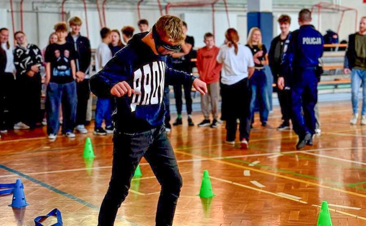 Dzielnicowi z Krzyżanowic o uzależnieniach behawioralnych – zajęcia profilaktyczne w Tworkowie - Serwis informacyjny z Raciborza - naszraciborz.pl