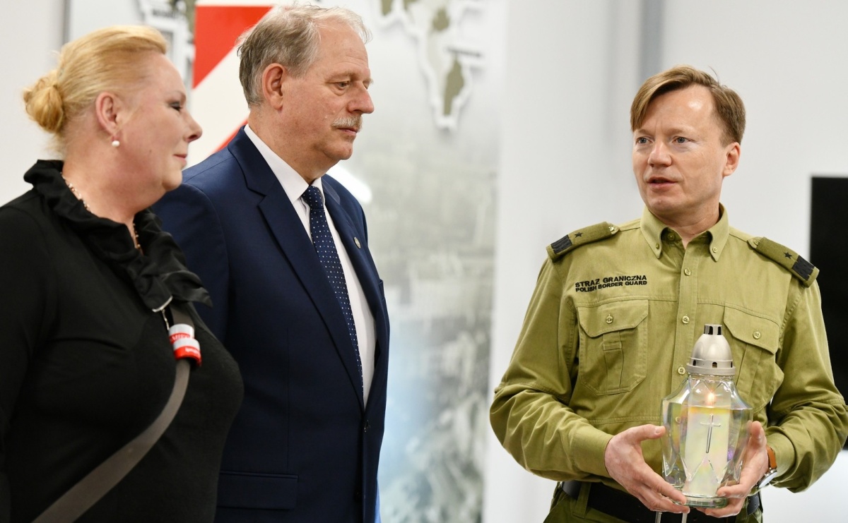 Ogień Niepodległości dotarł do Śląskiego Oddziału Straży Granicznej - Serwis informacyjny z Raciborza - naszraciborz.pl