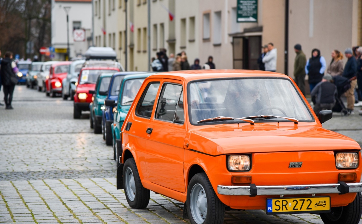 Gwiazdy motoryzacji minionych dekad na raciborskim rynku [FOTO i WIDEO] - Serwis informacyjny z Raciborza - naszraciborz.pl