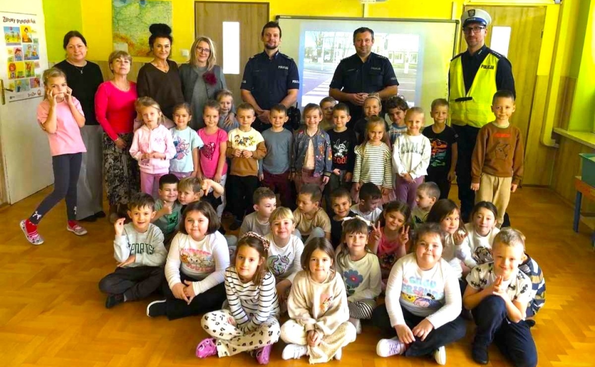 Mundurowi na spotkaniu z przedszkolakami - Serwis informacyjny z Raciborza - naszraciborz.pl