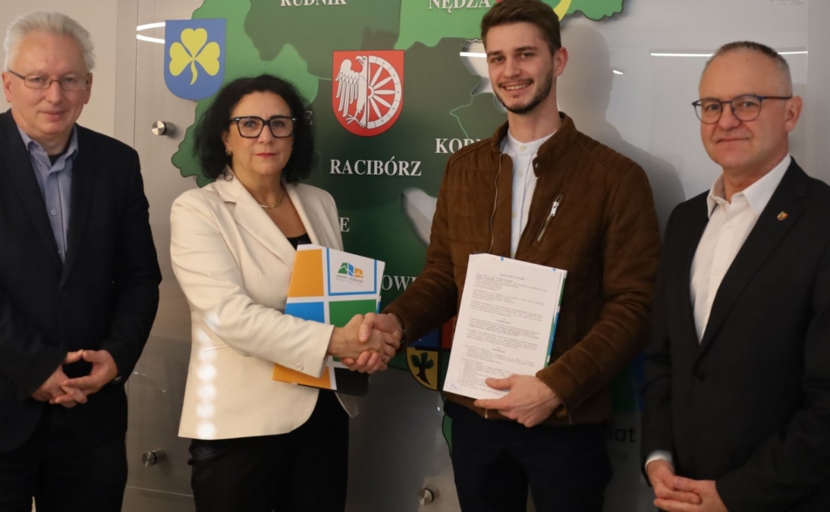 Remont rowu na drodze powiatowej między Borucinem a Bolesławiem - Serwis informacyjny z Raciborza - naszraciborz.pl