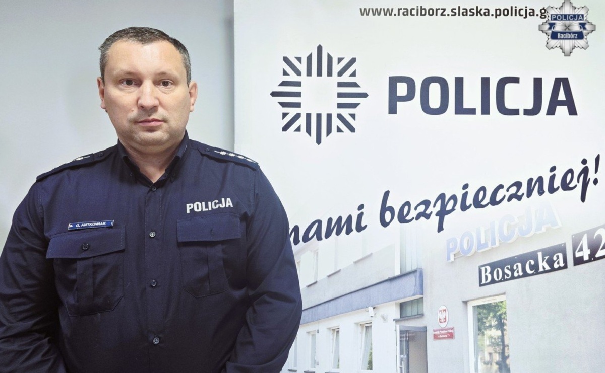 Policjant z Raciborza uhonorowany odznaką Elegancki Przyjaciel Dzieci - Serwis informacyjny z Raciborza - naszraciborz.pl
