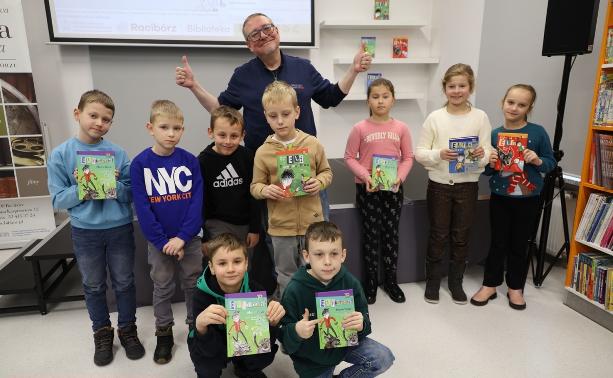 Elf i autor w raciborskiej bibliotece – spotkanie, które rozbudziło wyobraźnię młodych czytelników - Serwis informacyjny z Raciborza - naszraciborz.pl