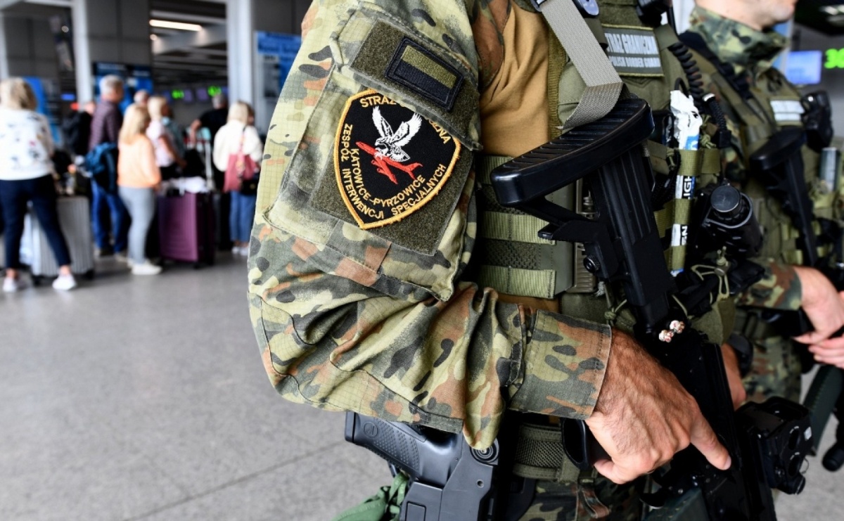 Prosto z lotniska do Aresztu Śledczego - Serwis informacyjny z Raciborza - naszraciborz.pl