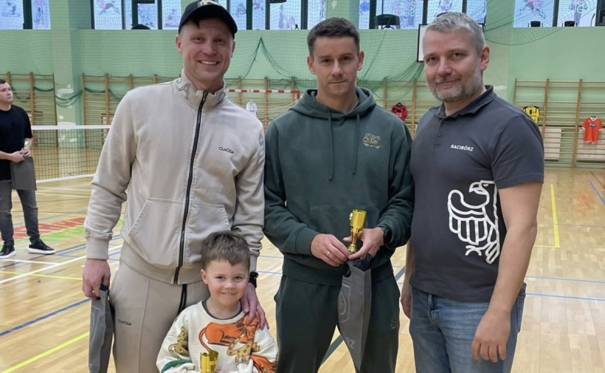 Zacięta rywalizacja i sportowe emocje podczas V turnieju siatkonogi - Serwis informacyjny z Raciborza - naszraciborz.pl