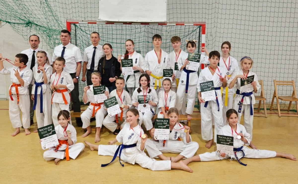 Worek medali raciborskich karateków - Serwis informacyjny z Raciborza - naszraciborz.pl