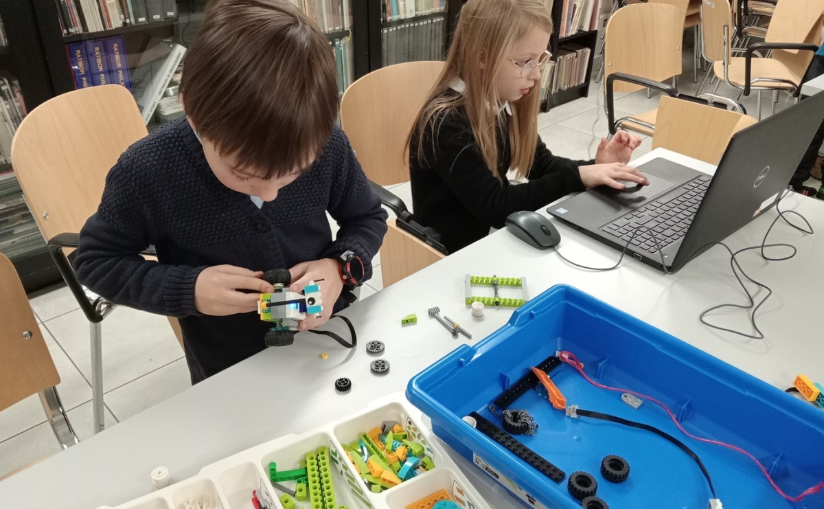 Biblioteczne kluby polecają się na przedświąteczny czas - Serwis informacyjny z Raciborza - naszraciborz.pl