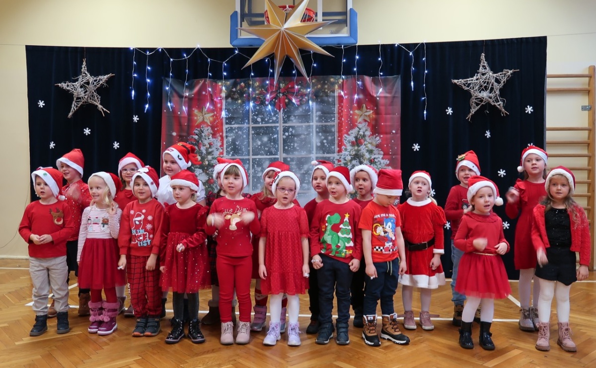 Świąteczny kiermasz w ZSP nr 4 – wspólne działanie, które łączy społeczność - Serwis informacyjny z Raciborza - naszraciborz.pl