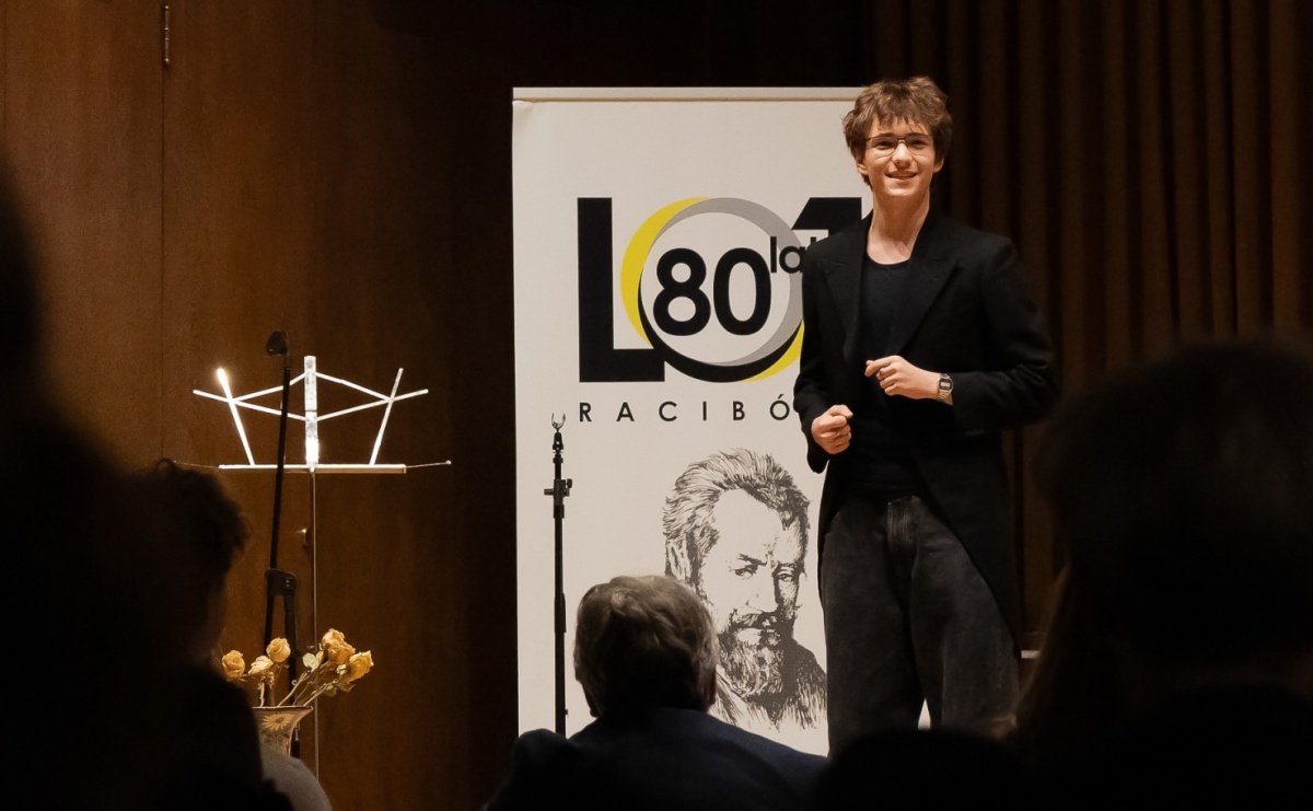 Poetyckie spotkanie pokoleń w ZSO nr 1 w Raciborzu - Serwis informacyjny z Raciborza - naszraciborz.pl