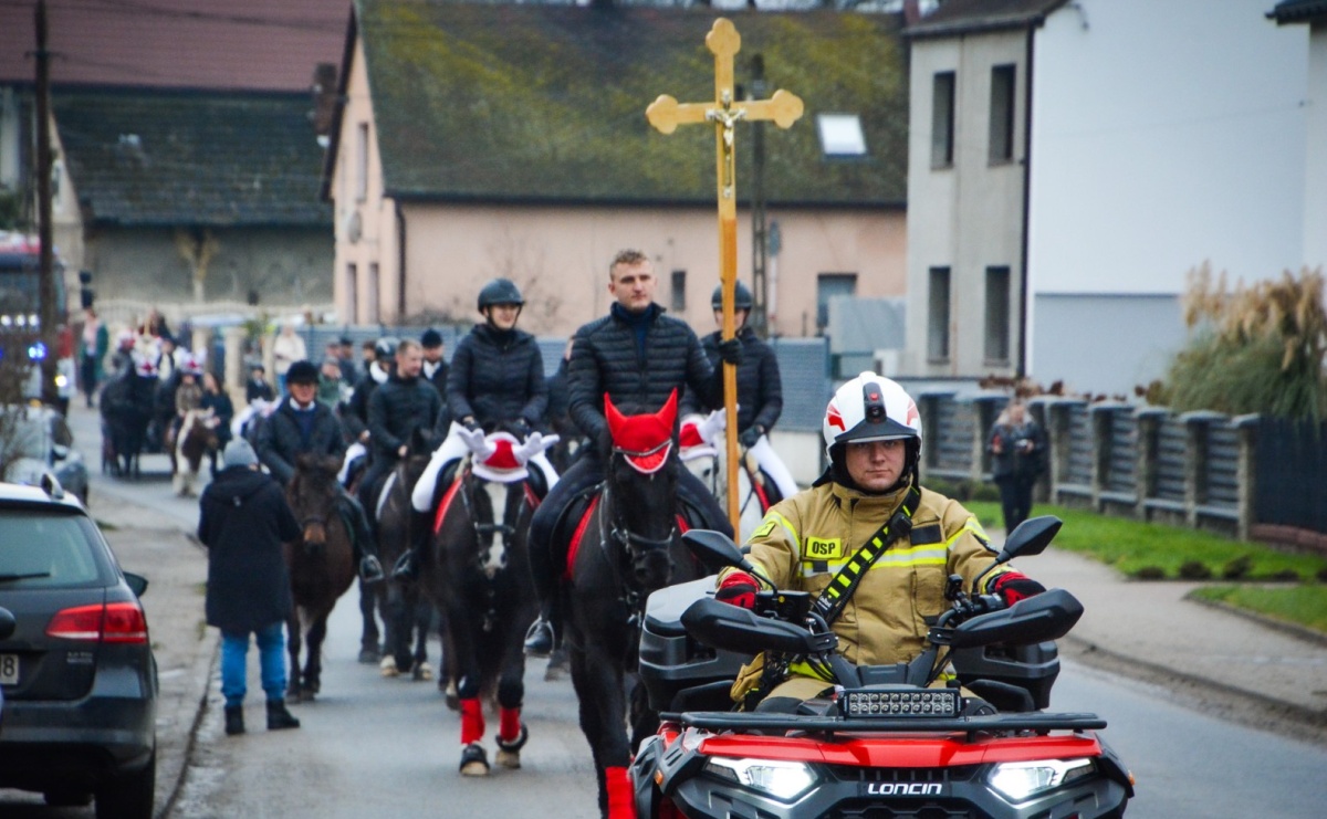 Procesja konna do Mikołaszka – żywa tradycja Krzanowic [FOTO i WIDEO] - Serwis informacyjny z Raciborza - naszraciborz.pl
