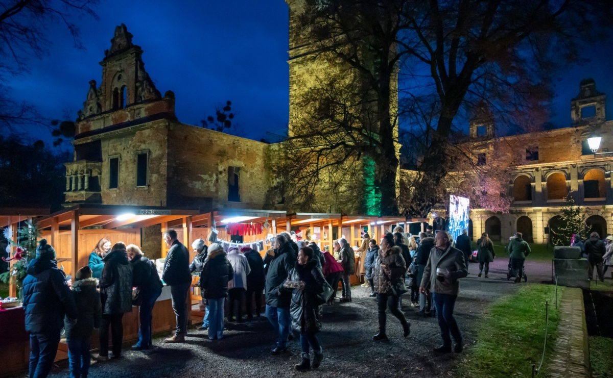 Kiermasz Bożonarodzeniowy w baśniowej scenerii tworkowskiego zamku z rekordową frekwencją - Serwis informacyjny z Raciborza - naszraciborz.pl