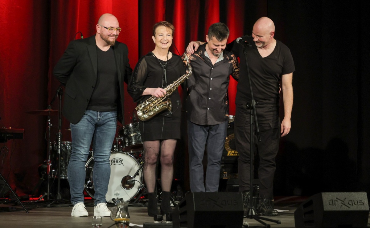 Patsy Gamble - światowej klasy saksofonistka wystąpiła na deskach Strzechy w koncercie Gorczyca & Przyjaciele - Serwis informacyjny z Raciborza - naszraciborz.pl