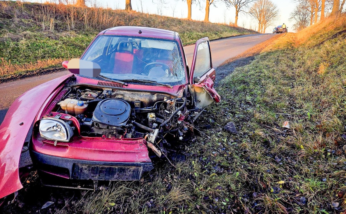 Zderzenie dwóch aut na ulicy Pietrowickiej w Pawłowie - Serwis informacyjny z Raciborza - naszraciborz.pl