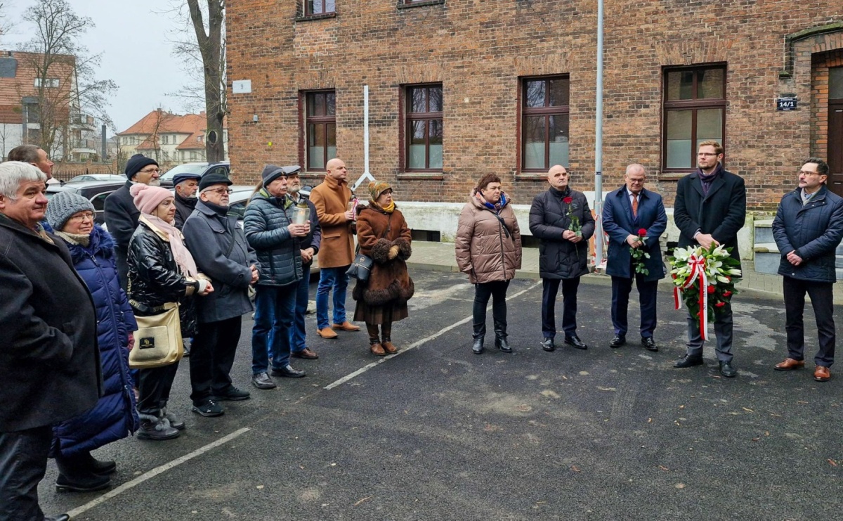 44. rocznica wprowadzenia stanu wojennego – hołd internowanym w Raciborzu - Serwis informacyjny z Raciborza - naszraciborz.pl
