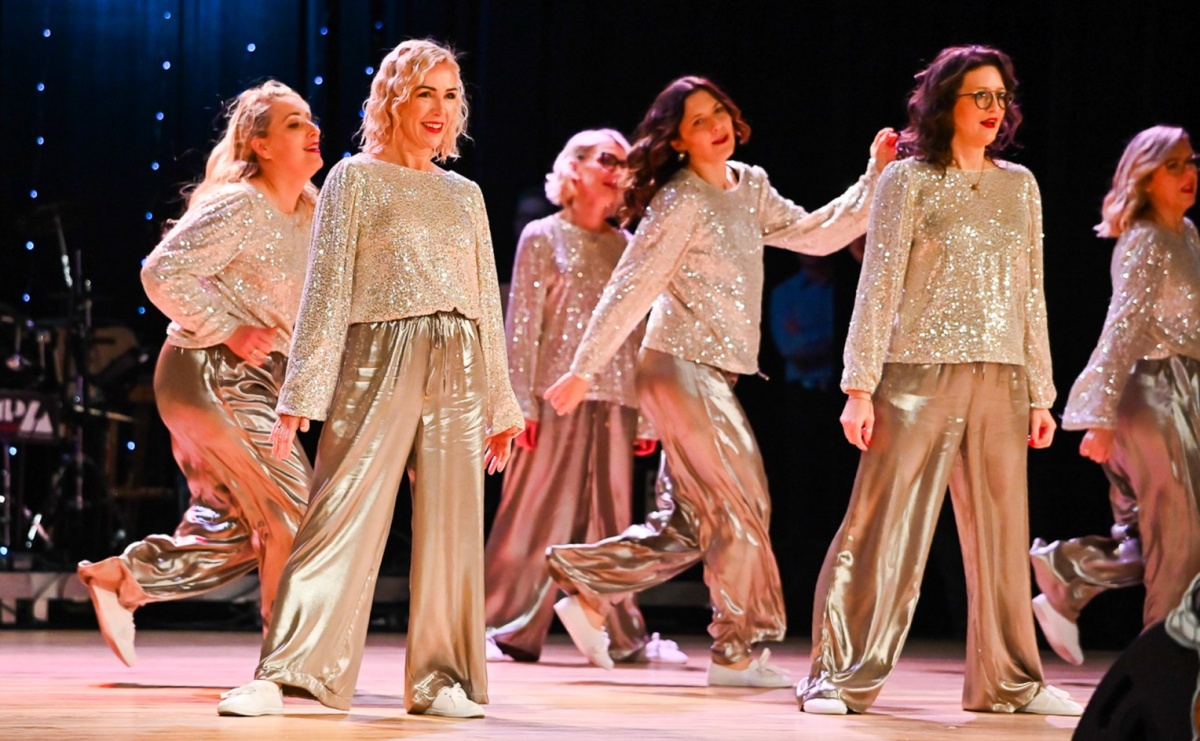 Kosmiczna opowieść o solidarności. 22. Gwiazdka Serc przy niemal pełnej sali RCK [FOTO i WIDEO 1] - Serwis informacyjny z Raciborza - naszraciborz.pl