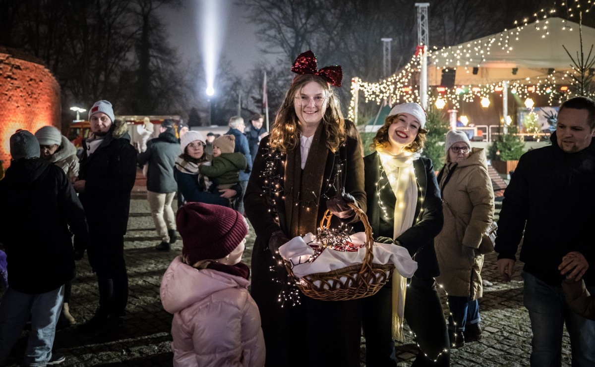 Bajkowy zamek w świątecznej odsłonie. Sobota pełna magii, w niedzielę kolejne atrakcje [FOTO] - Serwis informacyjny z Raciborza - naszraciborz.pl
