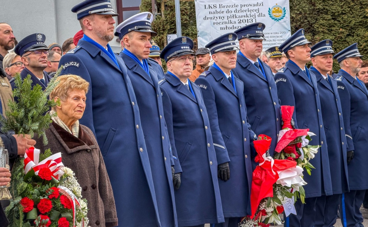 W Brzeziu upamiętniono polskich policjantów – ofiary zbrodni katyńskiej [FOTO i WIDEO] - Serwis informacyjny z Raciborza - naszraciborz.pl