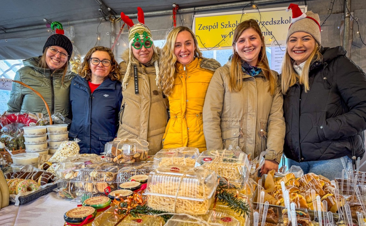 Kiermasz świąteczny w Kornowacu w nowej przestrzeni i z nową oprawą [FOTO i WIDEO] - Serwis informacyjny z Raciborza - naszraciborz.pl
