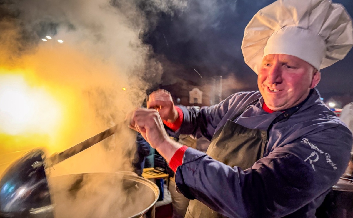 Kwaśnica w kotle i Kwaśnica na scenie. Niedziela Gaudete w Brzeziu [FOTO i WIDEO] - Serwis informacyjny z Raciborza - naszraciborz.pl