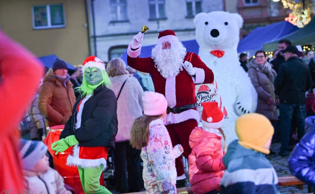 Ho, ho, ho. Rynek w Krzanowicach w świątecznym nastroju. Jarmark przyciągnął tłumy [FOTO i WIDEO] - Serwis informacyjny z Raciborza - naszraciborz.pl