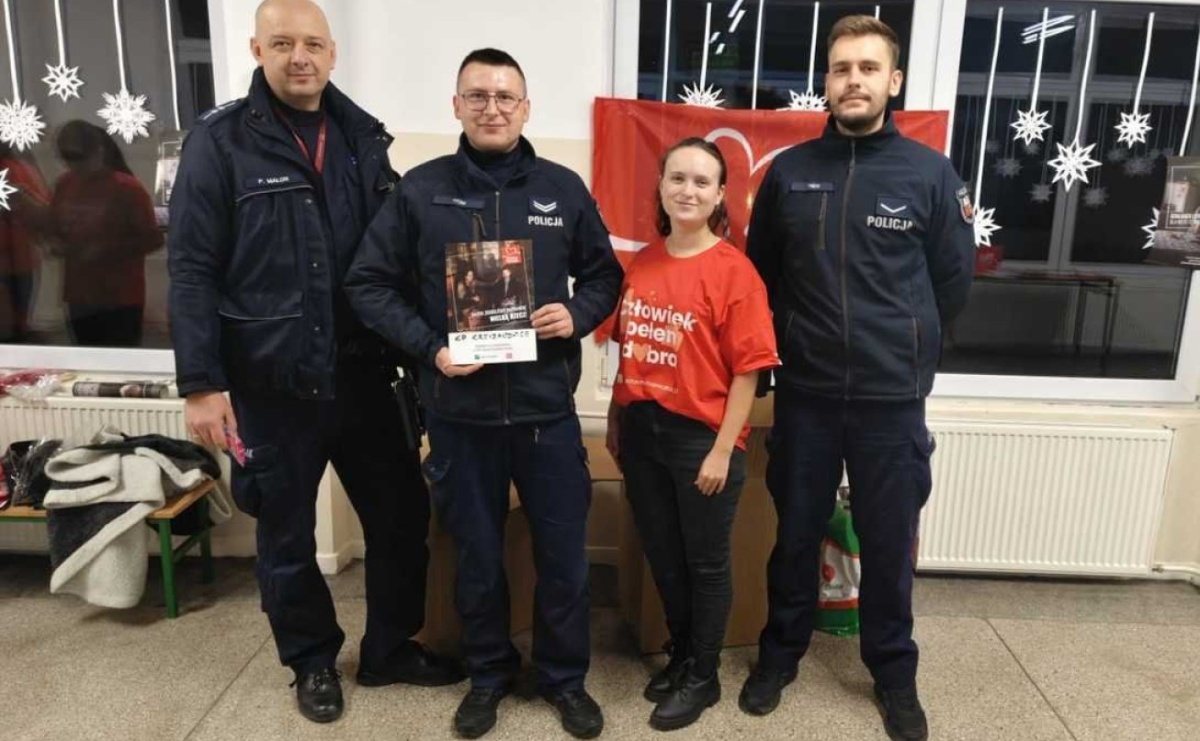 Policjanci z Krzyżanowic włączyli się w akcję Szlachetna Paczka - Serwis informacyjny z Raciborza - naszraciborz.pl