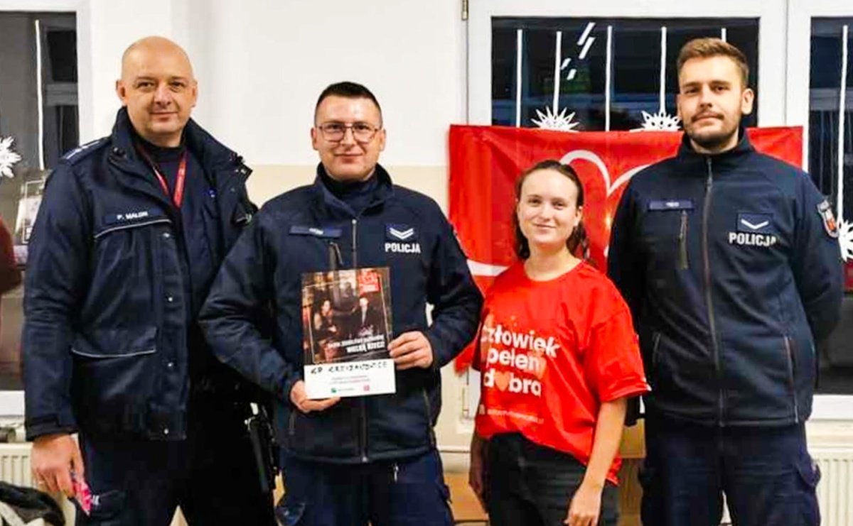 Policjanci z Krzyżanowic włączyli się w akcję Szlachetna Paczka - Serwis informacyjny z Raciborza - naszraciborz.pl