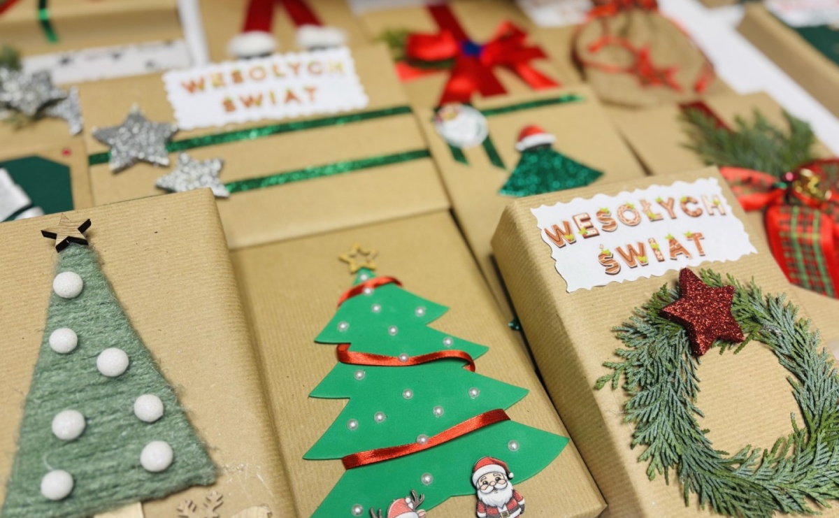 Książka-niespodzianka. Świąteczna akcja raciborskiej biblioteki - Serwis informacyjny z Raciborza - naszraciborz.pl