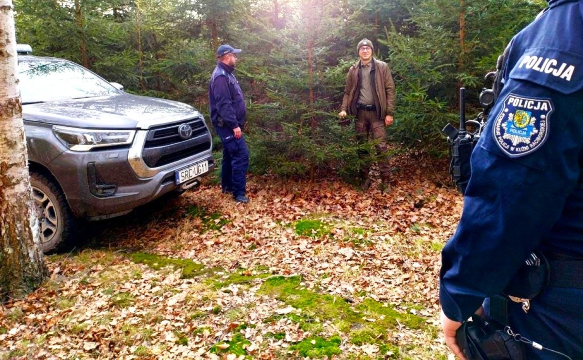 Policja apeluje: Jak choinka, to tylko z legalnego źródła - Serwis informacyjny z Raciborza - naszraciborz.pl