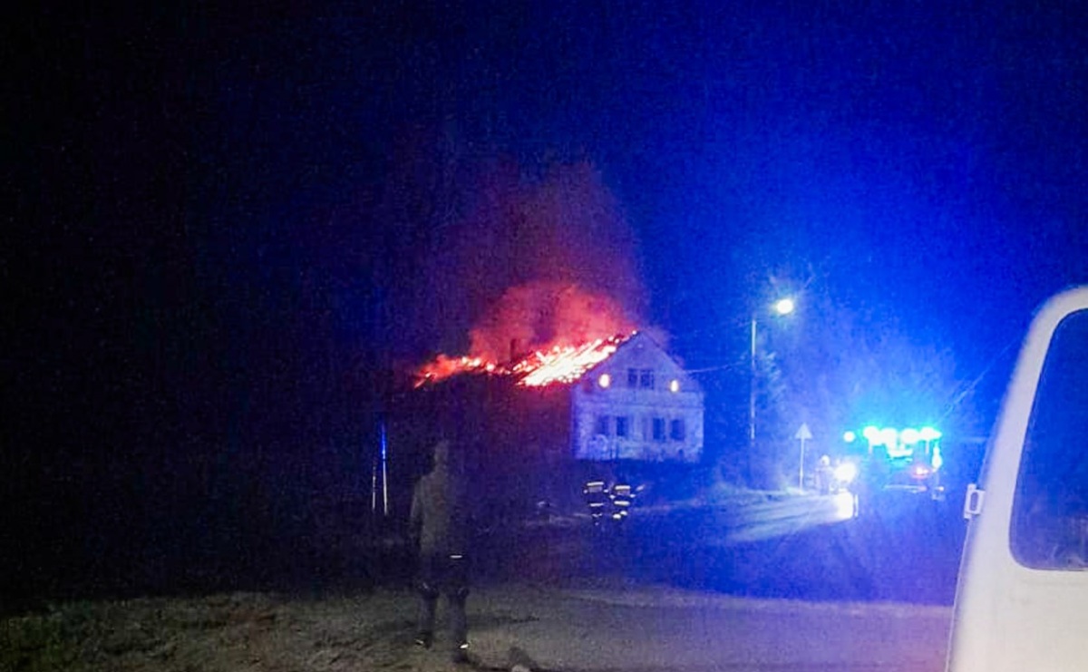 Pożar domu w Makowie. Jedna osoba poszkodowana - Serwis informacyjny z Raciborza - naszraciborz.pl
