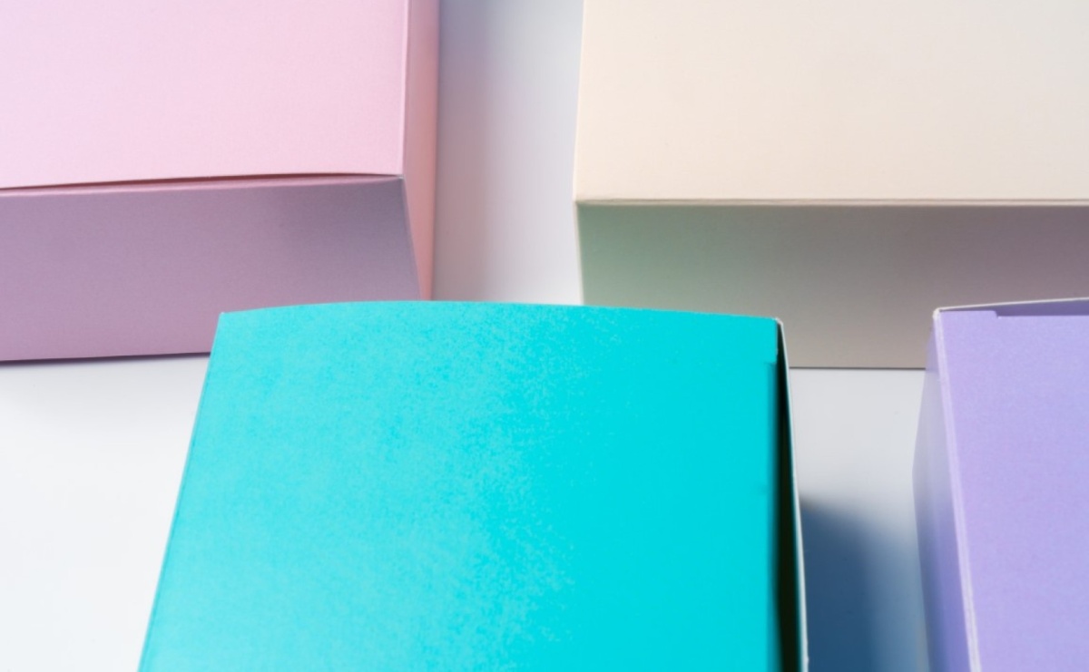 Psychologia koloru w opakowaniach kartonowych - jak kolor pudełka wpływa na decyzje zakupowe? - Serwis informacyjny z Raciborza - naszraciborz.pl