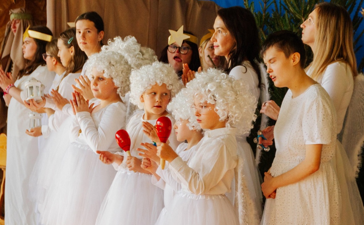 Święty czas to radosny czas, zobacz, ile jest serca w nas – jasełka w Zespole Szkół Specjalnych w Raciborzu - Serwis informacyjny z Raciborza - naszraciborz.pl