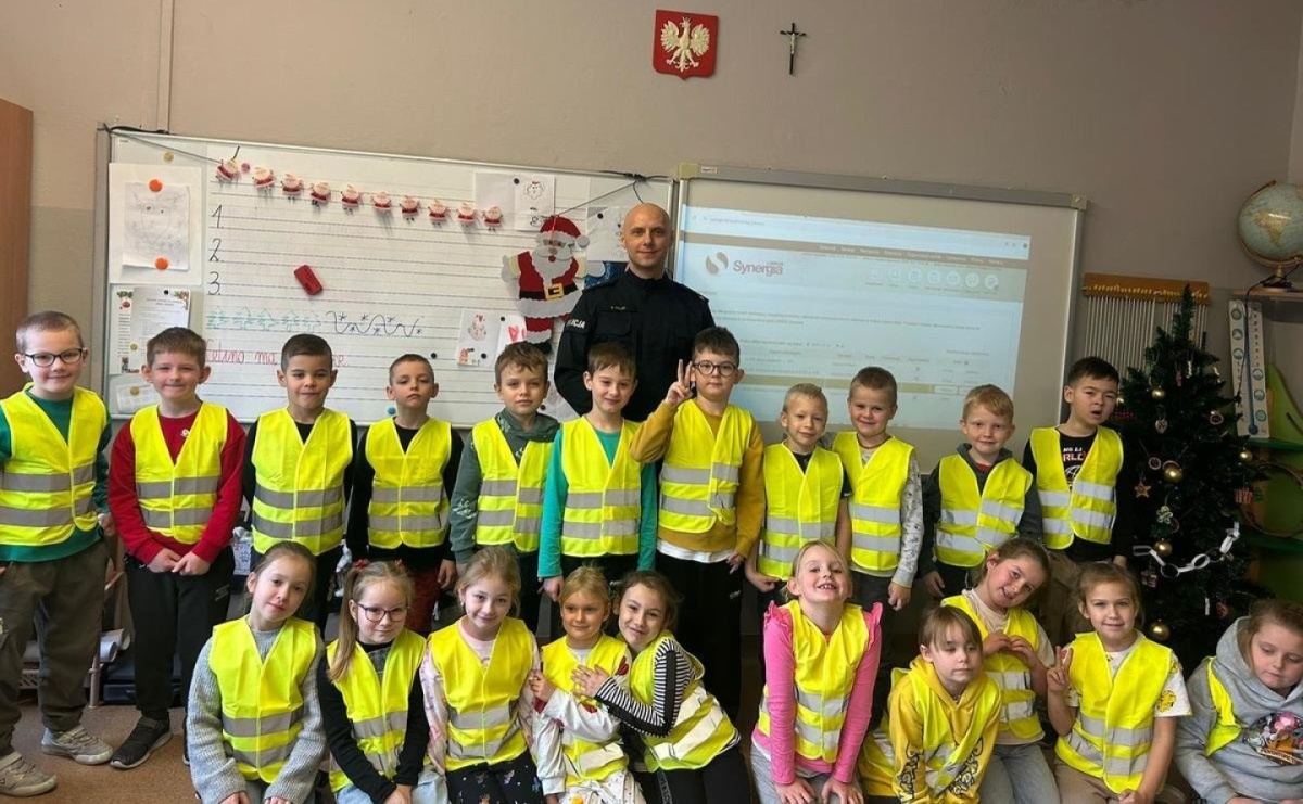 Jak bezpiecznie poruszać się po drodze i co robić w przypadku zagrożenia? Policyjne spotkanie w Kuźni Raciborskiej - Serwis informacyjny z Raciborza - naszraciborz.pl