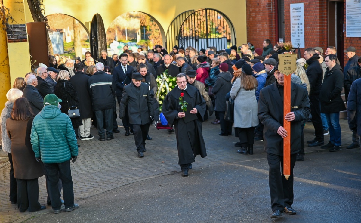 Ostatnie pożegnanie śp. Tadeusza Ekierta. Racibórz żegna wieloletniego prezesa RAFAKO i Raciborskiej Izby Gospodarczej [FOTO] - Serwis informacyjny z Raciborza - naszraciborz.pl