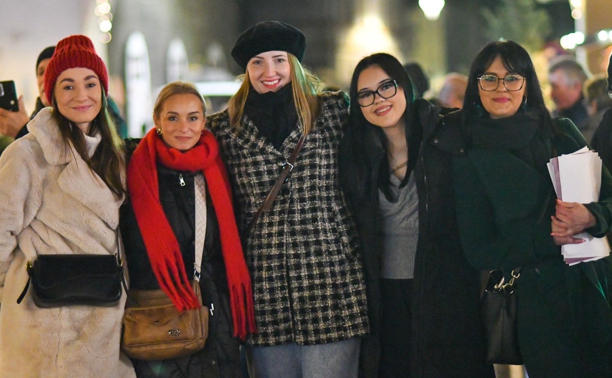 Finał raciborskiego jarmarku - muzyka i oświetlone pojazdy - Serwis informacyjny z Raciborza - naszraciborz.pl