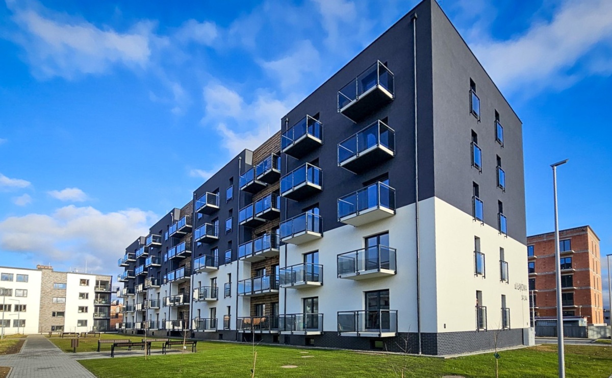 Lokatorzy odebrali klucze. Pierwszy z dwóch nowych bloków przy Łąkowej gotowy do zamieszkania - Serwis informacyjny z Raciborza - naszraciborz.pl