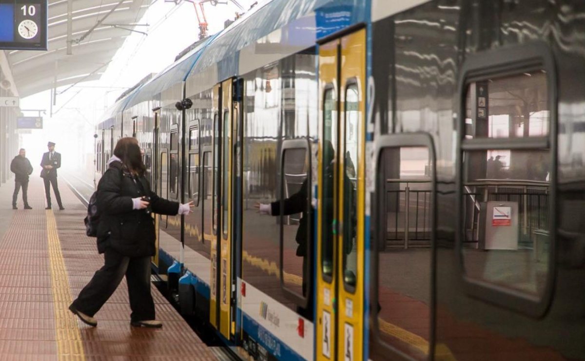 Dodatkowe pociągi Kolei Śląskich w Sylwestra, także na odcinku do Raciborza - Serwis informacyjny z Raciborza - naszraciborz.pl