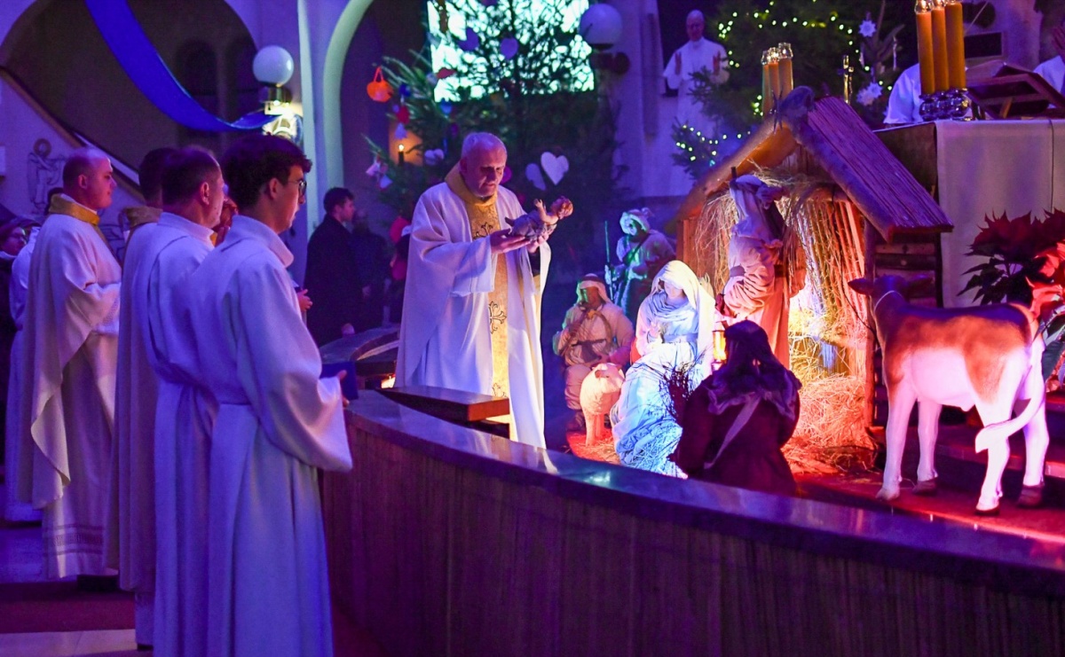 Cicha noc rozbrzmiała w raciborskich świątyniach. Boże Narodzenie jako święto wiary i bliskości [FOTO i WIDEO] - Serwis informacyjny z Raciborza - naszraciborz.pl