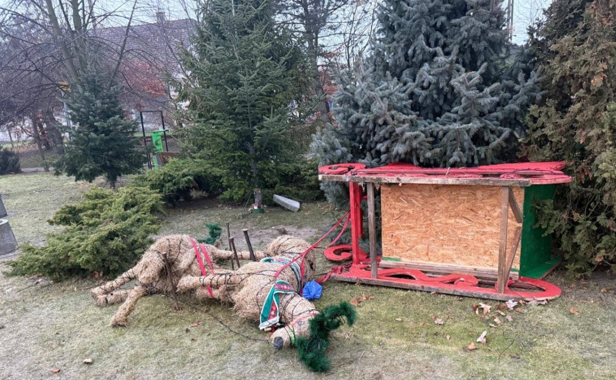 Kolejna dewastacja świątecznych dekoracji w Krzyżanowicach - Serwis informacyjny z Raciborza - naszraciborz.pl