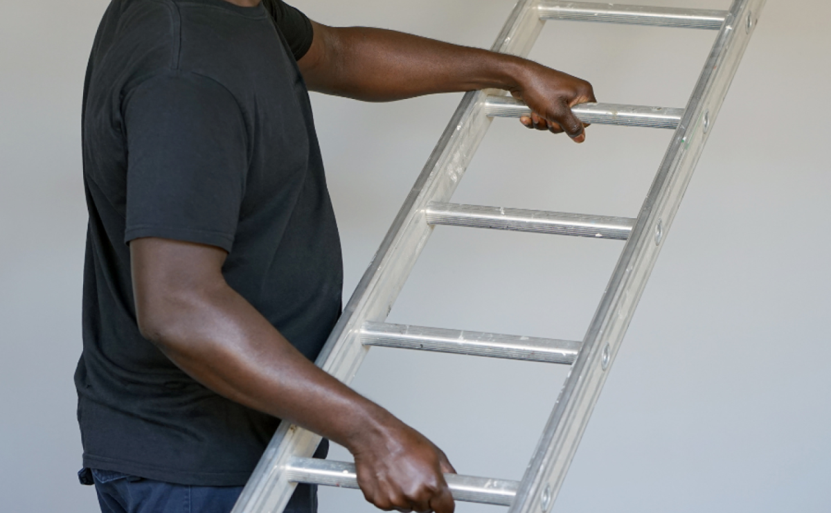 Drabiny aluminiowe w firmie – normy i bezpieczeństwo - Serwis informacyjny z Raciborza - naszraciborz.pl