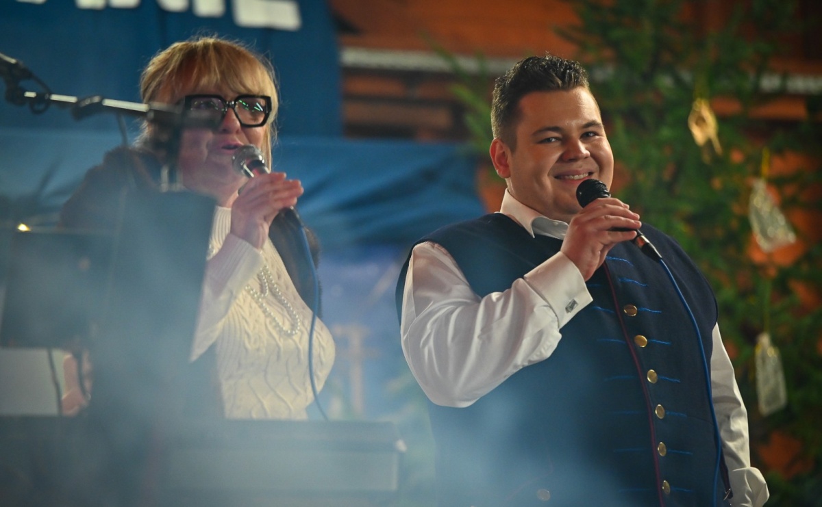 Pierwsze wielkie rudzkie kolędowanie. Wspólne śpiewanie z Panem Babcią [FOTO i WIDEO] - Serwis informacyjny z Raciborza - naszraciborz.pl