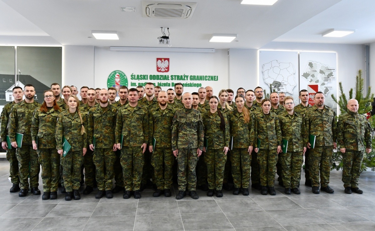 Nowi podoficerowie ŚlOSG odebrali akty mianowania - Serwis informacyjny z Raciborza - naszraciborz.pl