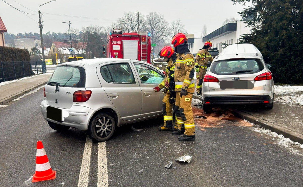 Zderzenie Forda i Toyoty w Kuźni Raciborskiej [FOTO] - Serwis informacyjny z Raciborza - naszraciborz.pl