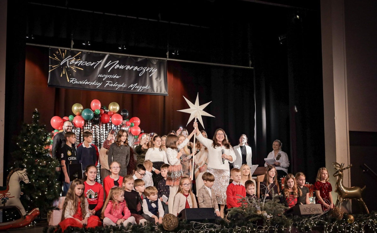 Koncert noworoczny wychowanków Raciborskiej Fabryki Muzyki w DK Strzecha - Serwis informacyjny z Raciborza - naszraciborz.pl