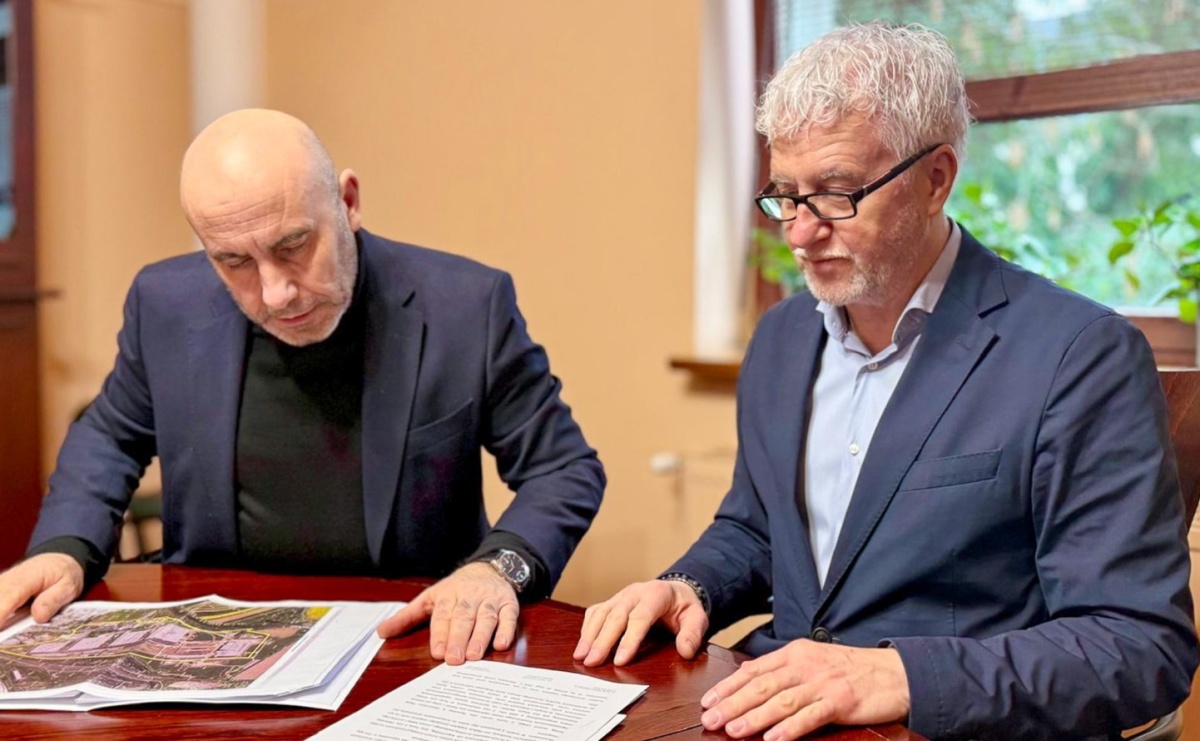 Przyszłość terenów po Rafako. Prezes Polskiej Grupy Zbrojeniowej przyjechał do Raciborza - Serwis informacyjny z Raciborza - naszraciborz.pl