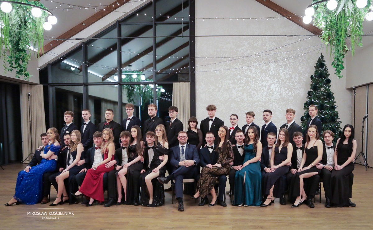 Studniówka raciborskiego Mechanika – wszystkie klasy bawią się wspólnie - Serwis informacyjny z Raciborza - naszraciborz.pl